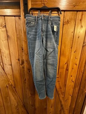 Old Navy Women's Boyfriend Jeans - Medium Blue Wash
